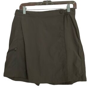 LL Bean Olive Green Wrap Skort Adjustable Waist Zip Pockets Hiking Outdoors Sz 8